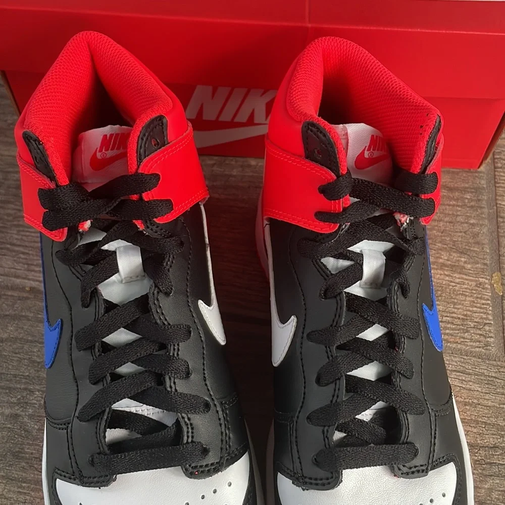 Nike Dunk Hi Youth/Women’s Sneakers - Picture 2 of 8